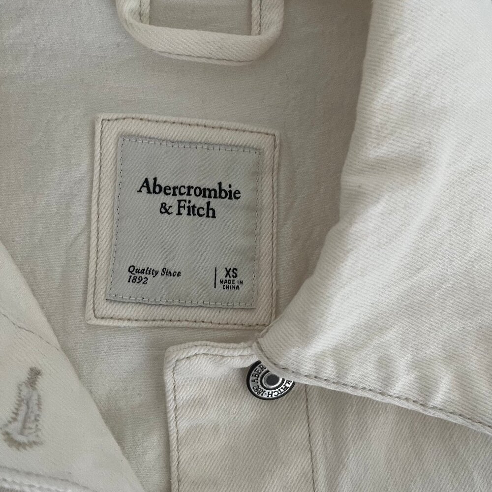 Abercrombie & Fitch NEW! Cropped Denim Jean Jacket In Cream/Bleached Wash XS - Picture 9 of 15